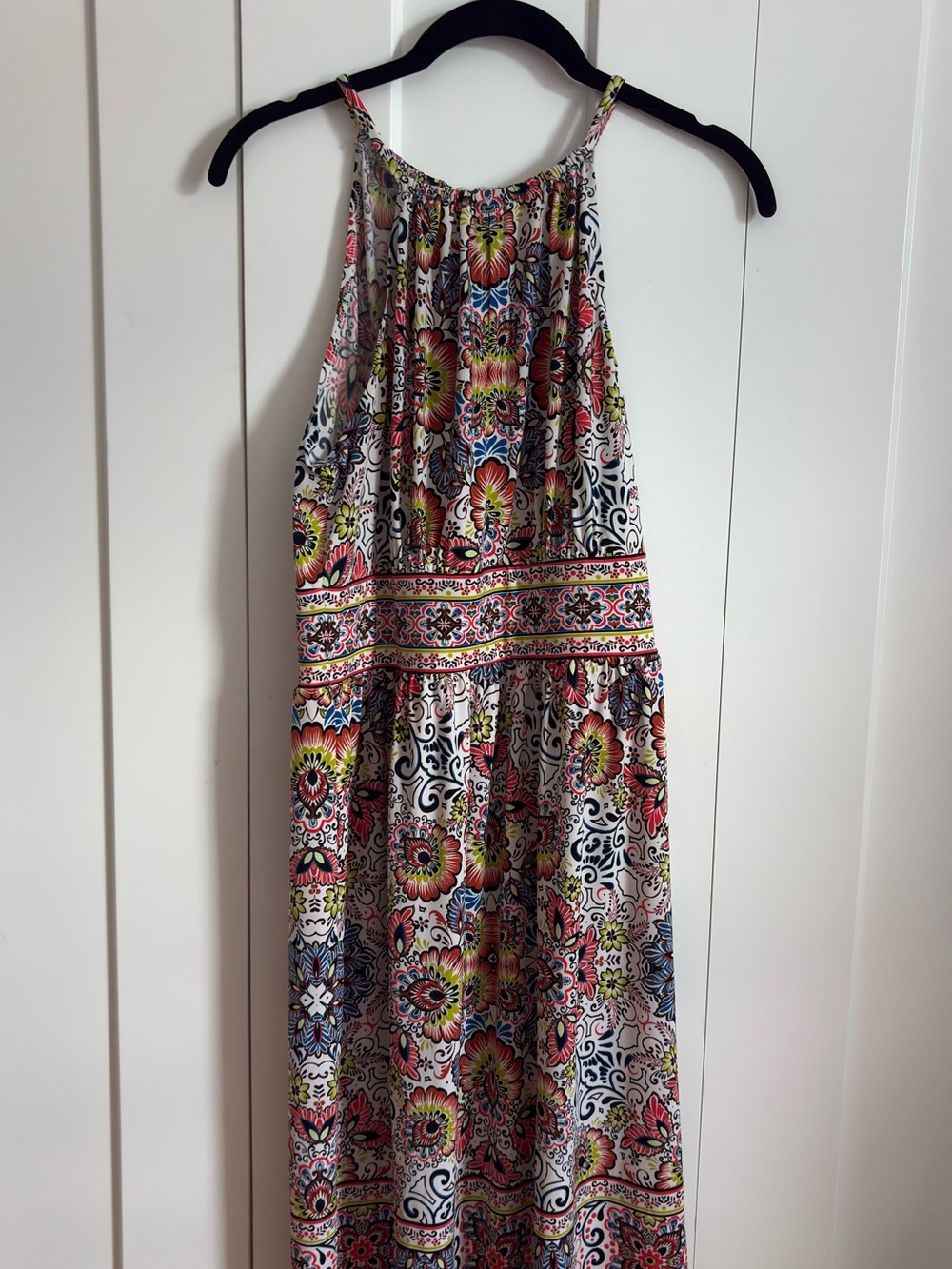 Cute London Times Sleeveless Summer Dress with Multicolor Floral Medallions